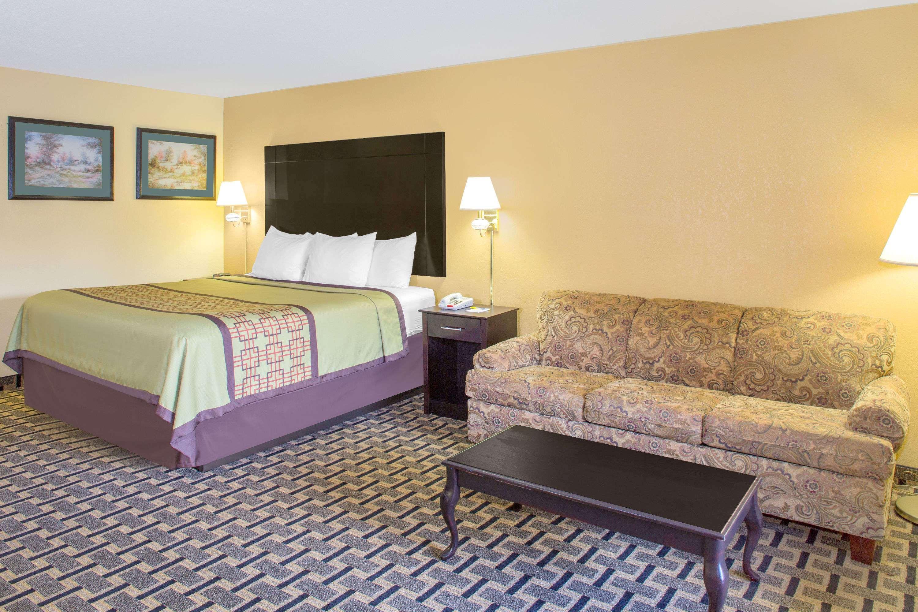 Days Inn By Wyndham Andalusia Exterior photo